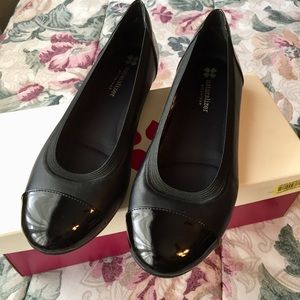 Black Leather Naturalizer Ballet Flats